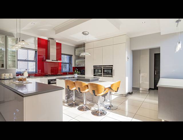 7 BEDROOM HOUSE FOR SALE IN MIDLANDS ESTATE